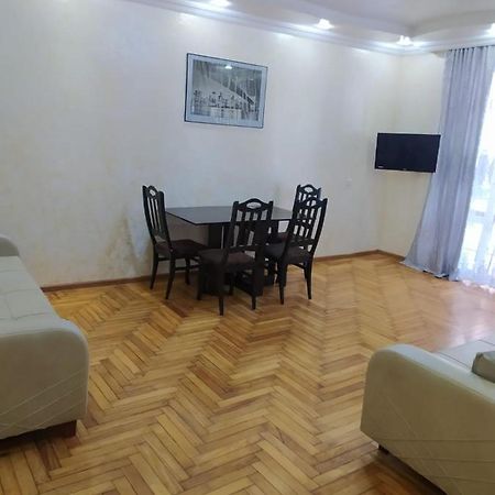 Apartment On 26 May Str Batumi Bagian luar foto