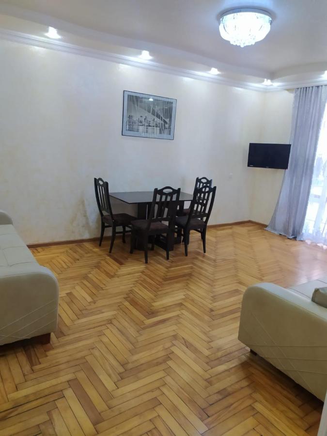 Apartment On 26 May Str Batumi Bagian luar foto