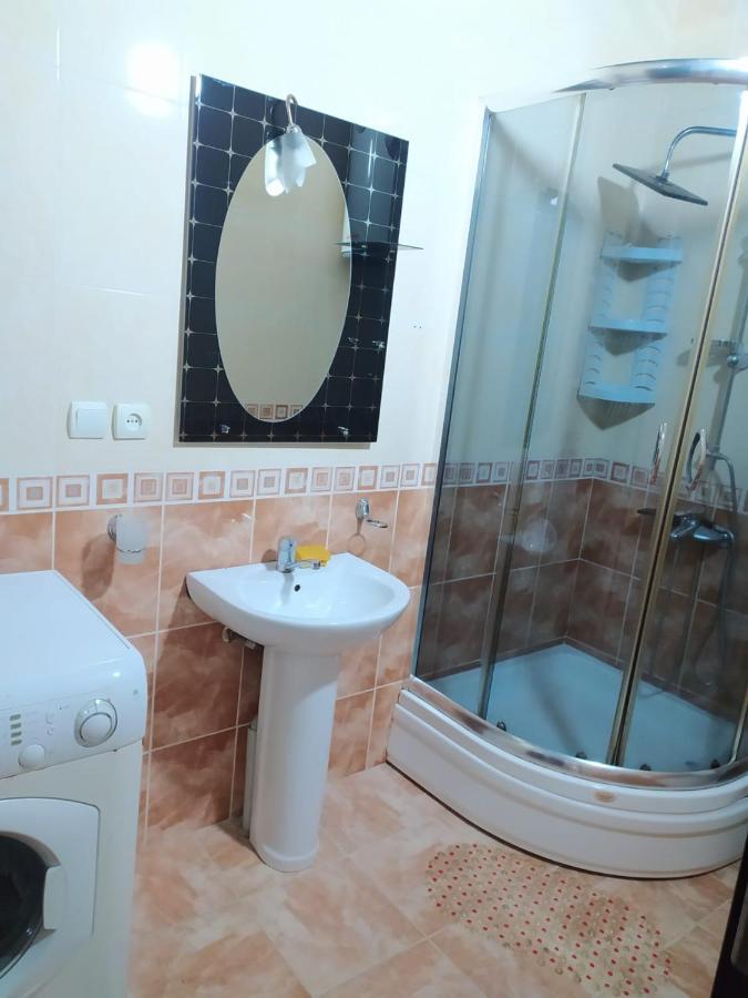 Apartment On 26 May Str Batumi Bagian luar foto